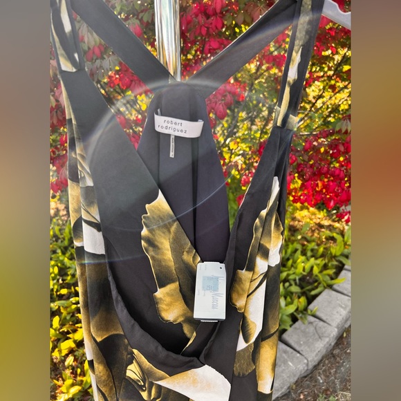 Robert Rodriguez Women’s Floral Rose Top - Picture 2 of 3